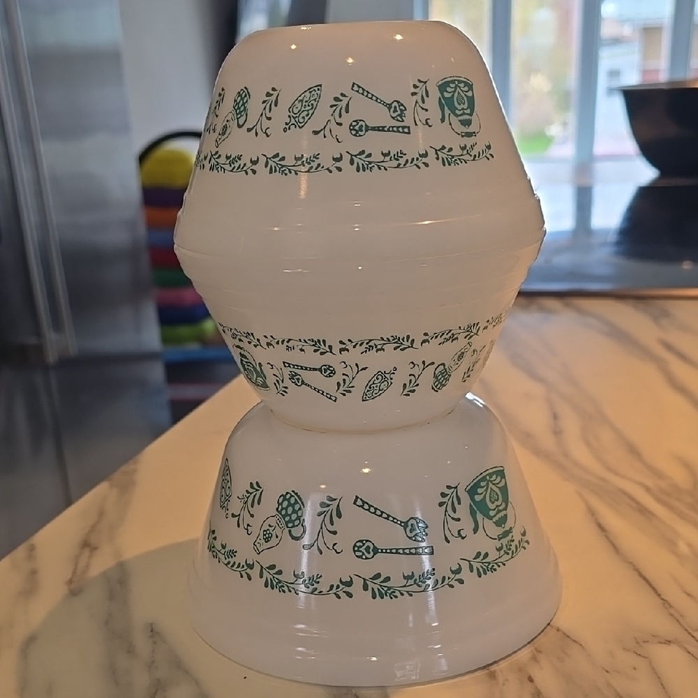 Vintage Set Of Mid Century Milk Glass Federal glass mixing bowl Utensil Pattern
